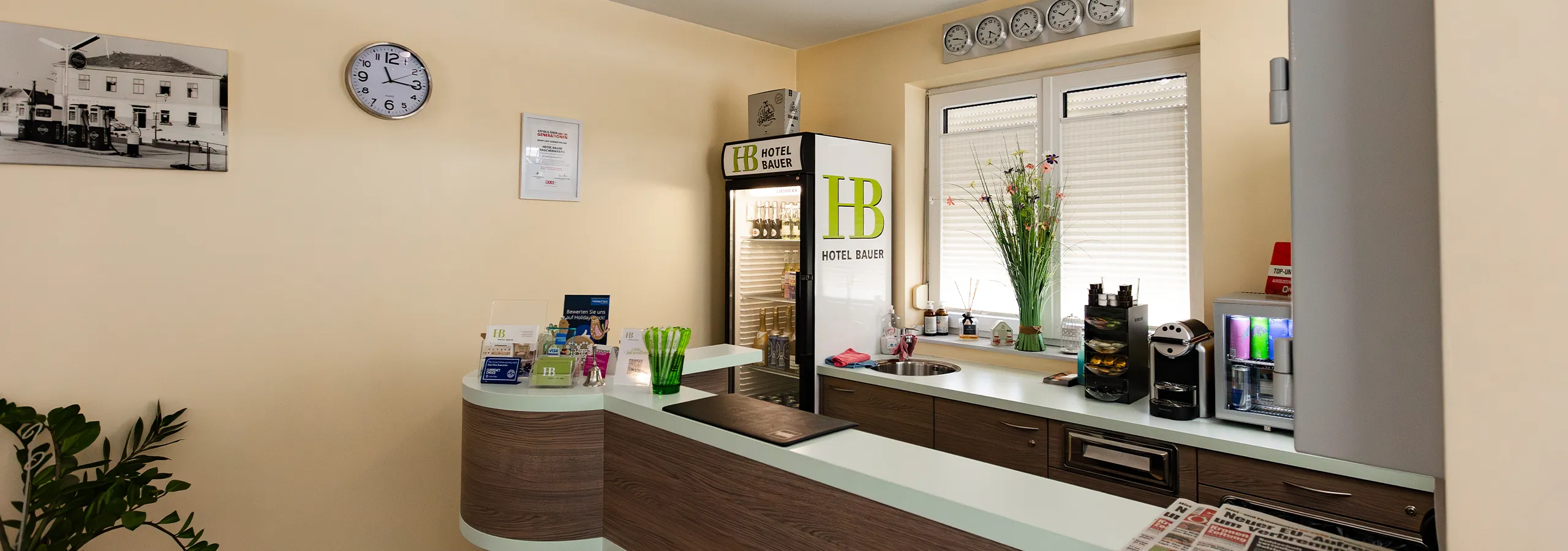 Hotel Bauer Rezeption mit Theke